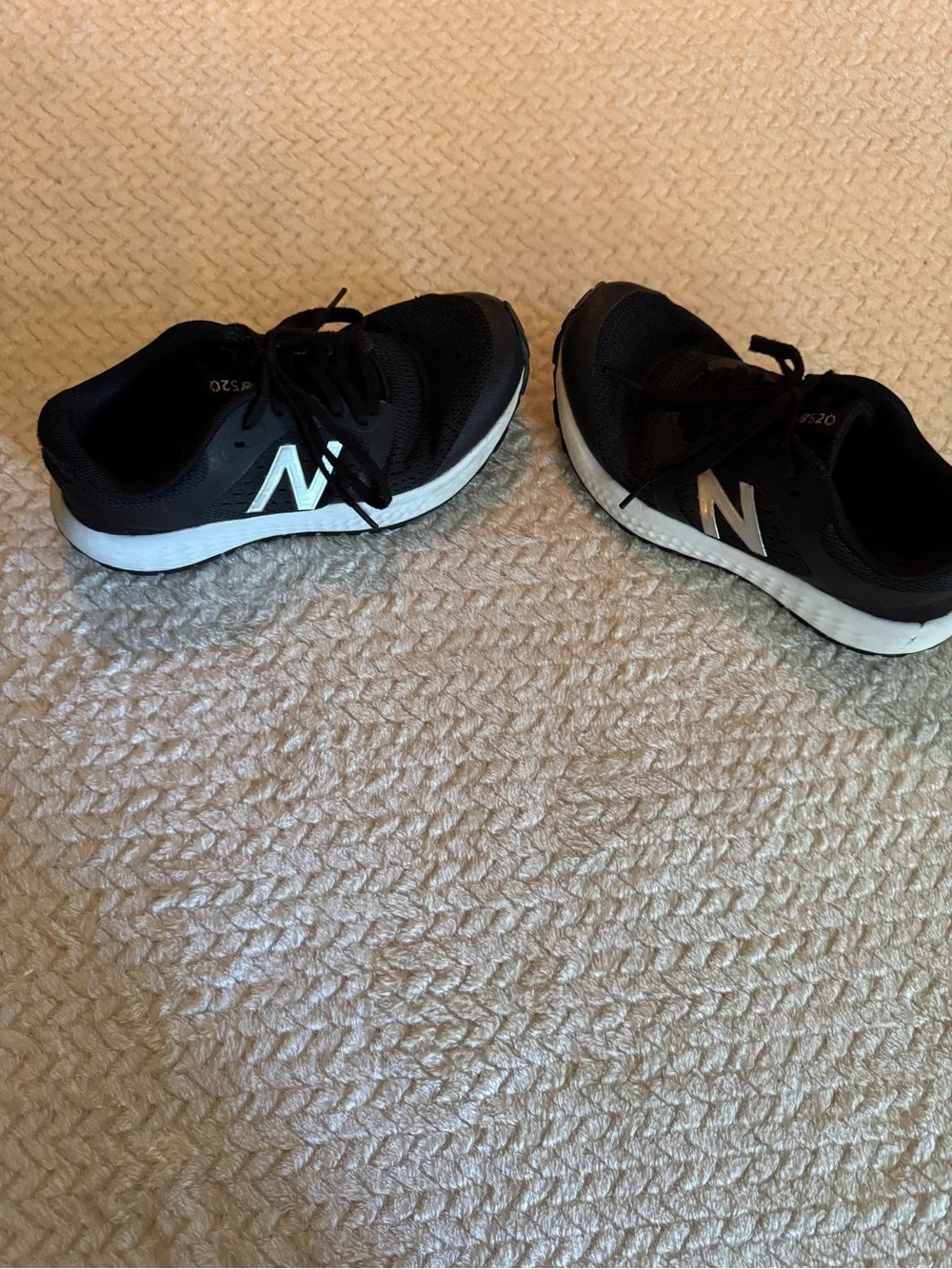 New‎ Balance 520 Black Mesh Athletic Sneakers Size 7